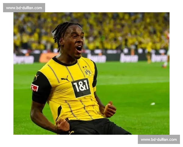 华裔前锋穆尔加盟雷克瑟姆!升班马 230 万欧补强锋线 华裔前锋穆尔加盟雷克瑟姆!升班马 230 万欧补强锋线