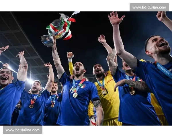 博努奇社交媒体发文引关注:慈善赛飞铲争议后与霍顿合影互动 博努奇社交媒体发文引关注:慈善赛飞铲争议后与霍顿合影互动