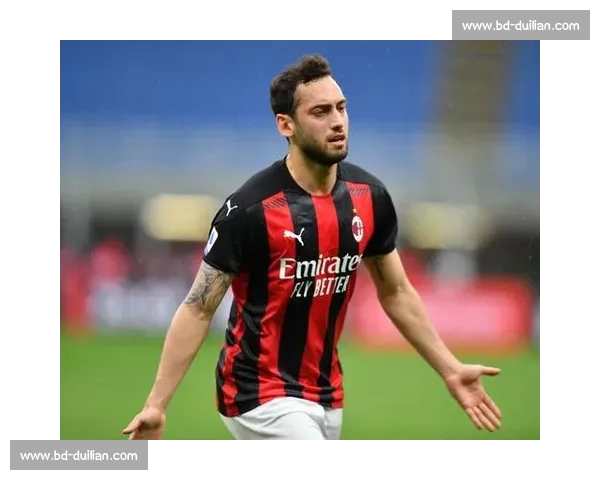 加拉塔萨雷主席澄清:与恰尔汗奥卢的交流纯属偶然,非转会谈判 加拉塔萨雷主席澄清:与恰尔汗奥卢的交流纯属偶然,非转会谈判