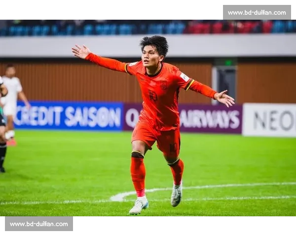 海港新星蒯纪闻德转身价飙升至 27.5 万欧元 入选国足东亚杯名单 海港新星蒯纪闻德转身价飙升至 27.5 万欧元 入选国足东亚杯名单