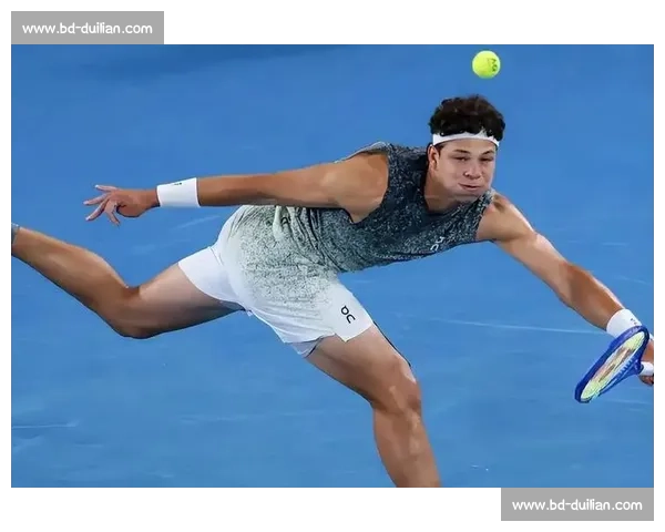 澳网男单决赛，实力与意志的较量，谁能坚持到最后