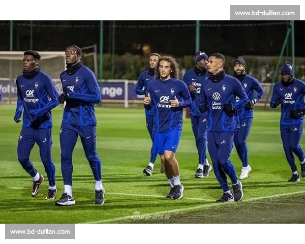 法国队赛前训练强度爆表，为电竞荣誉拼尽全力！